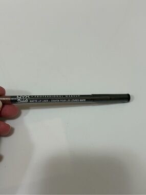NYX Suede Matte Lip Liner — Deep Brown ‘Sandstorm’ Shade